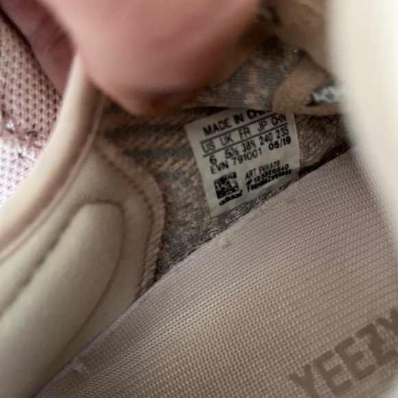 Yeezy Boost 350 V2 Synth Non Reflective Sneakers - Picture 3 of 5